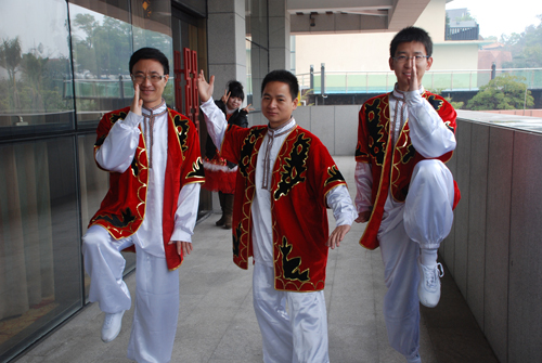 玩球在线客服,年会之幕后花絮